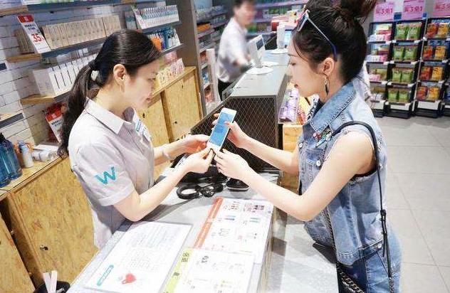 傳統(tǒng)導(dǎo)購(gòu)式購(gòu)物漸顯微勢(shì) 屈臣氏引入大數(shù)據(jù)營(yíng)銷(xiāo)系統(tǒng)