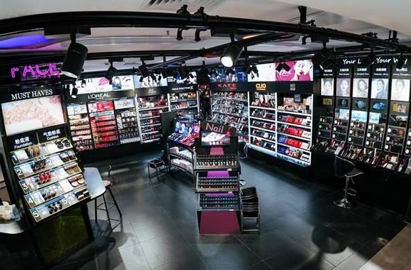 深度布局線下實(shí)體店鋪 屈臣氏在京開(kāi)設(shè)全新美妝概念店