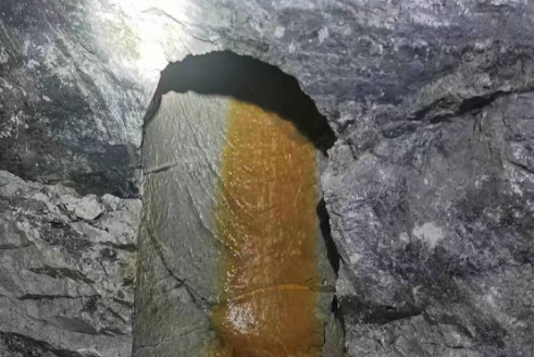 礦山術語：瓦斯抽放、通風  充填、排水、通風、溜礦、安全通道